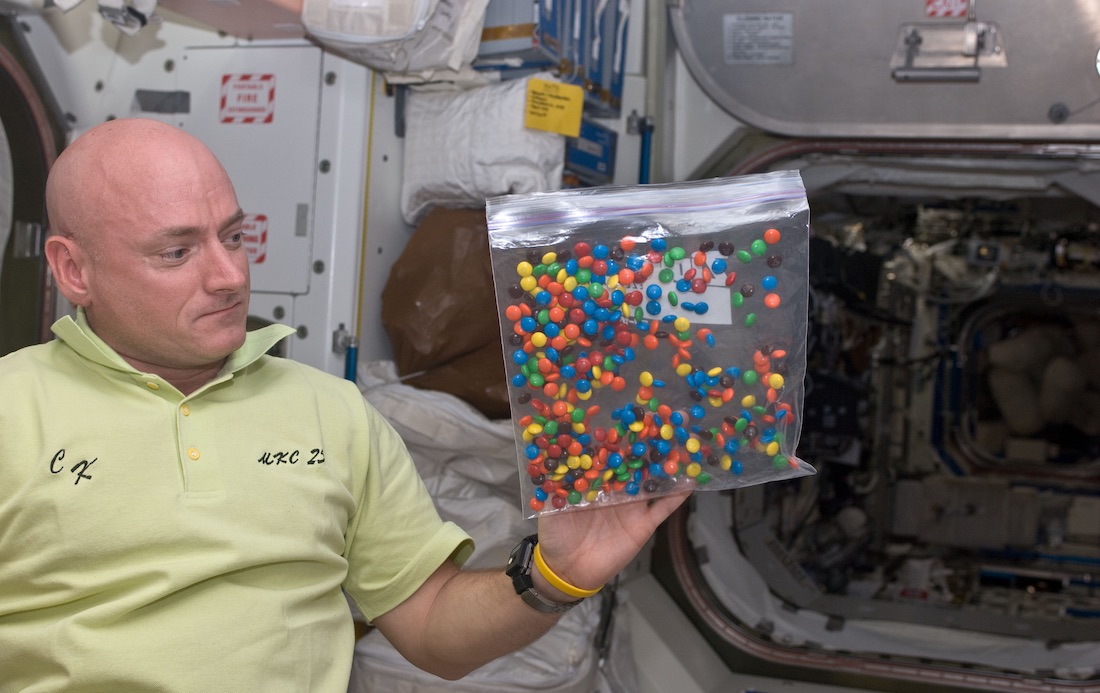 شوكولاته "M & M" تعتبر وجبة خفيفة لرواد الفضاء