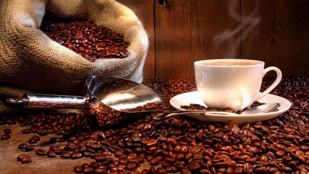 مقال - 8 مواد غذائية بديلة عن القهوة تمنحك النشاط والسعادة