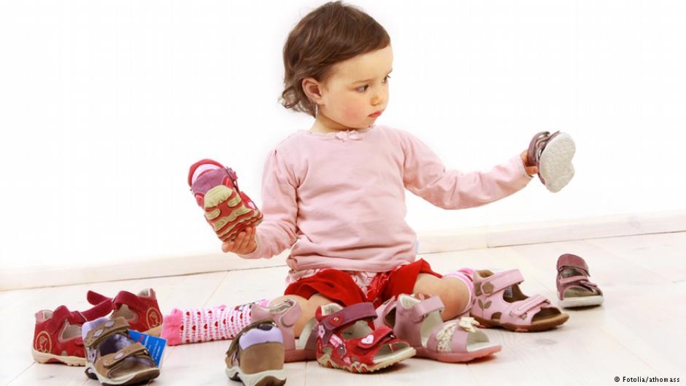 مقال - ما يجب مراعاته عند اختيار حذاء الطفل لتفادي تشوهات القدم