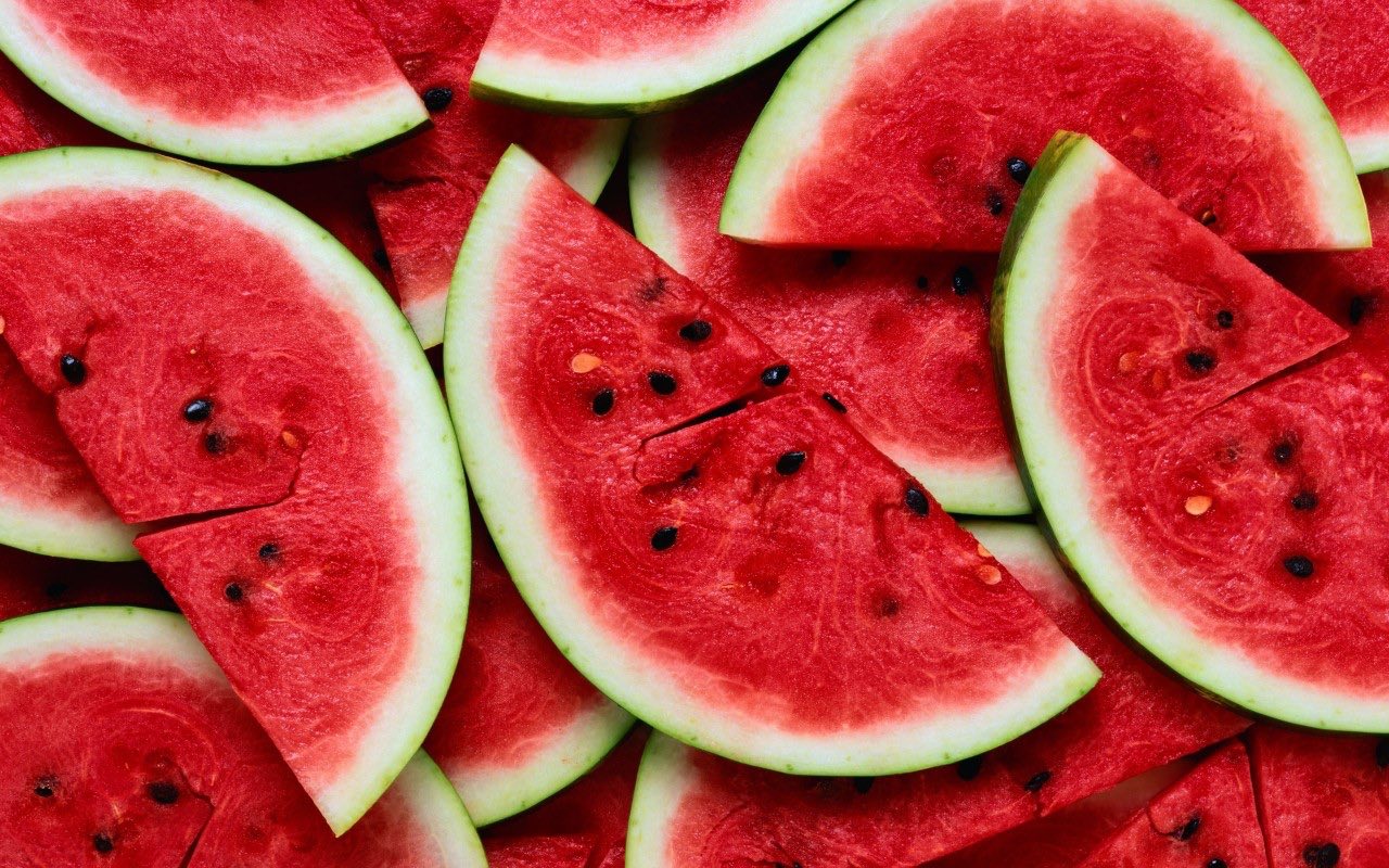مقال - 8 أسباب تجعل البطيخ يتصدر الفواكه الصيفية!!