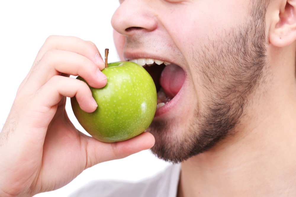 مقال - أطعمة تحافظ على سلامة و صحة أسنانك