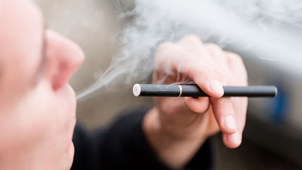 دراسة : لهذه الأسباب تزيد السجائر الإلكترونية "خطر السرطان" !