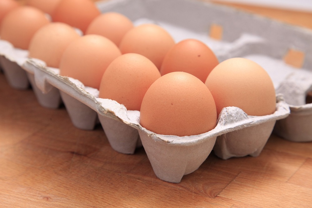 مقال - أيهما أفضل .. وضع البيض داخل الثلاجة أم خارجها؟