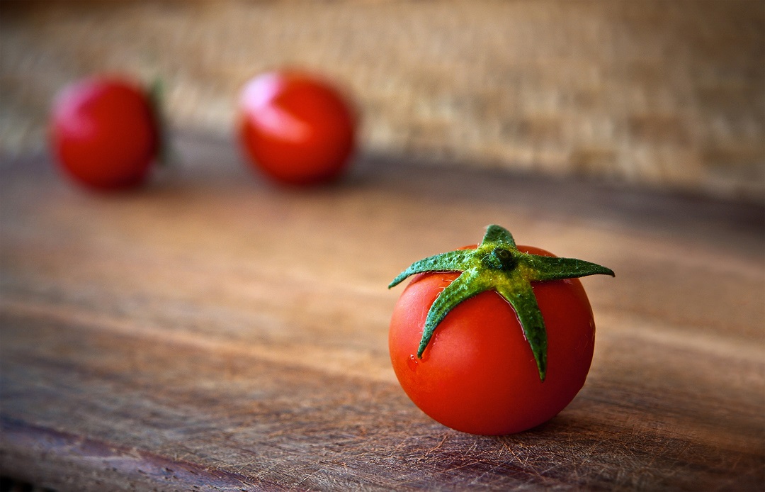 مقال – ‫5 أسباب تدعوك لتناول الطماطم‬