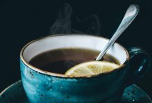 ماهي فوائد إضافة قطرات الليمون على الشاي الأخضر؟